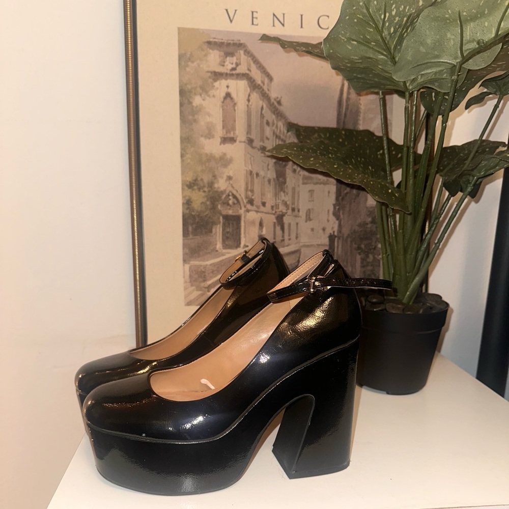 Jessica Simpson Shiny Black Platform Shoes